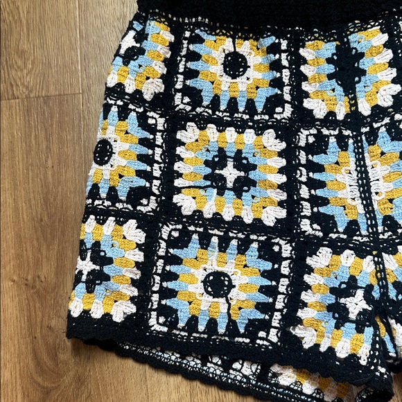 Crochet Knit Patterned Lined Women’s Shorts - Picture 2 of 6